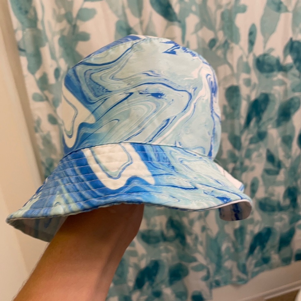 BUCKET HAT
